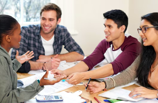 Educación financiera para migrantes latinos en Estados Unidos