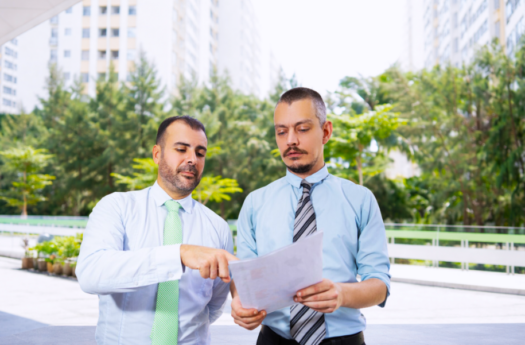 Empleos en España en sectores más demandados para latinos en 2026