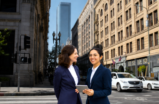 Cómo conseguir empleo sin experiencia en Estados Unidos siendo latino